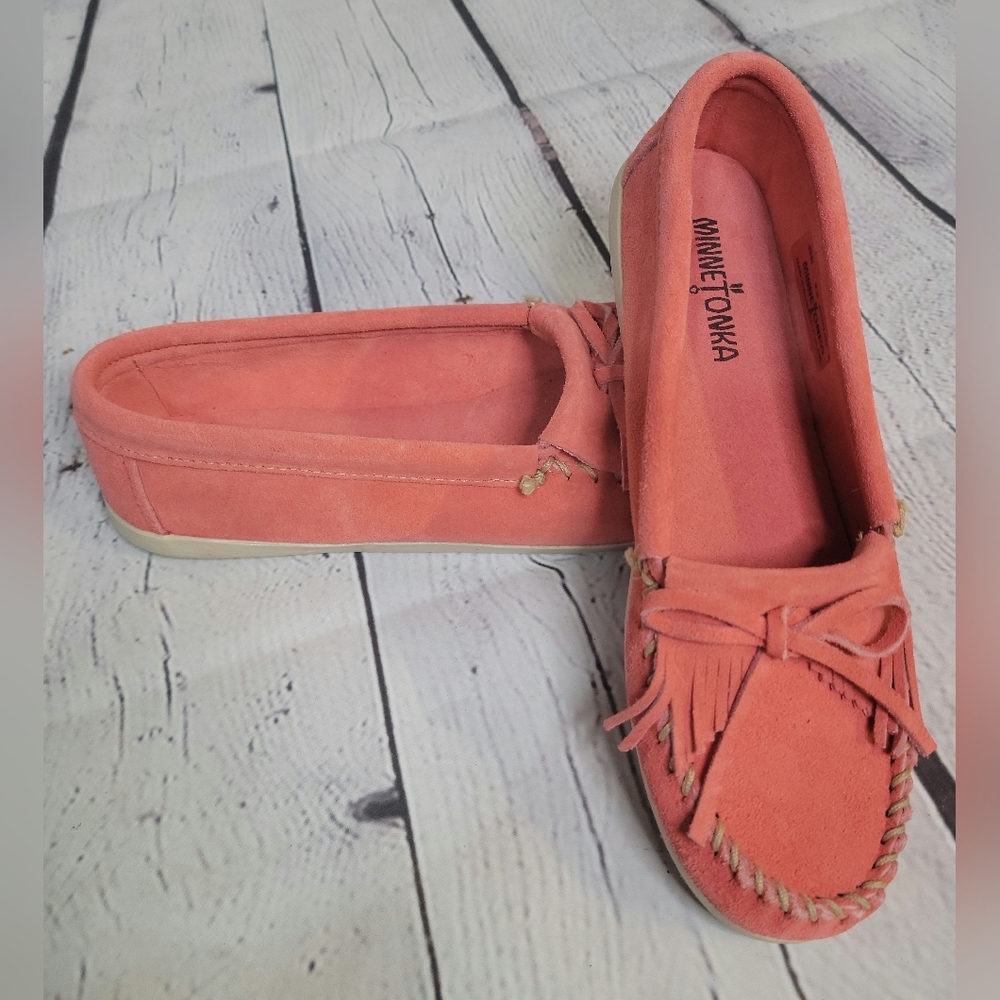 Minnetonka Size 9.5 Moccasins Pink